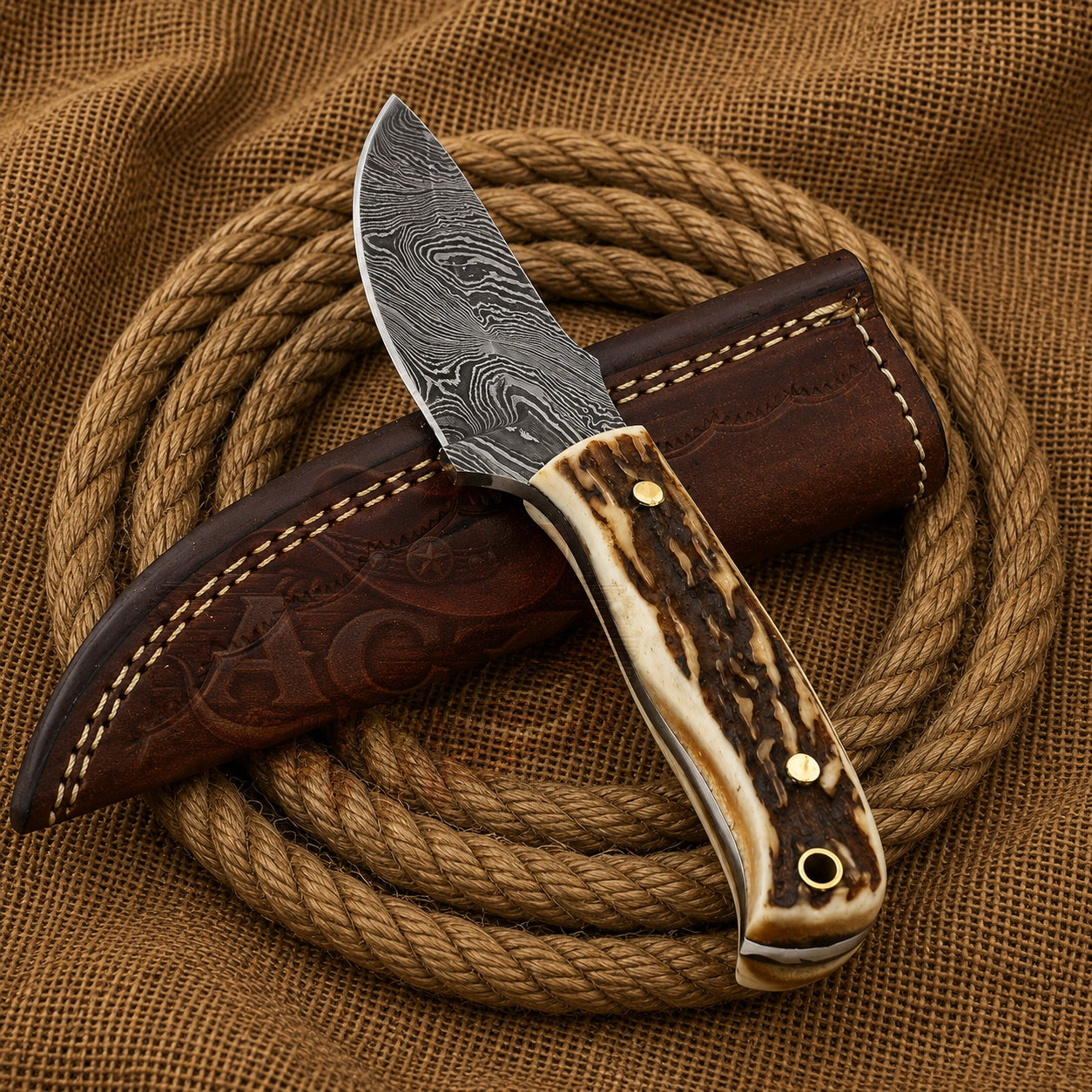 Damascus Skinning Knife – Stag Horn Handle & Leather Sheath