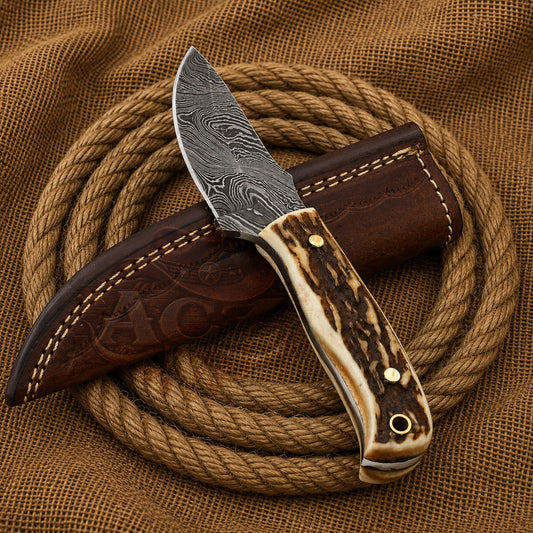 Damascus Skinning Knife – Stag Horn Handle & Leather Sheath